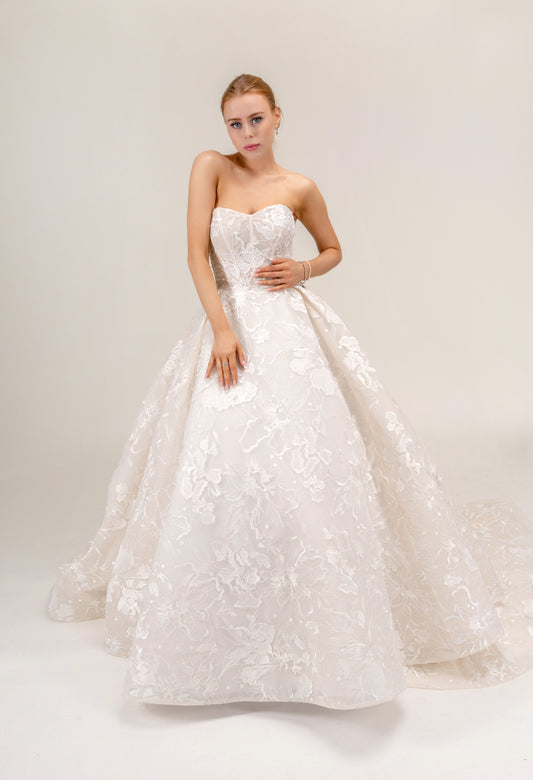 LOOK 14 Classic strapless sweetheart neckline embroidery bridal gown (Model WG2024-14)