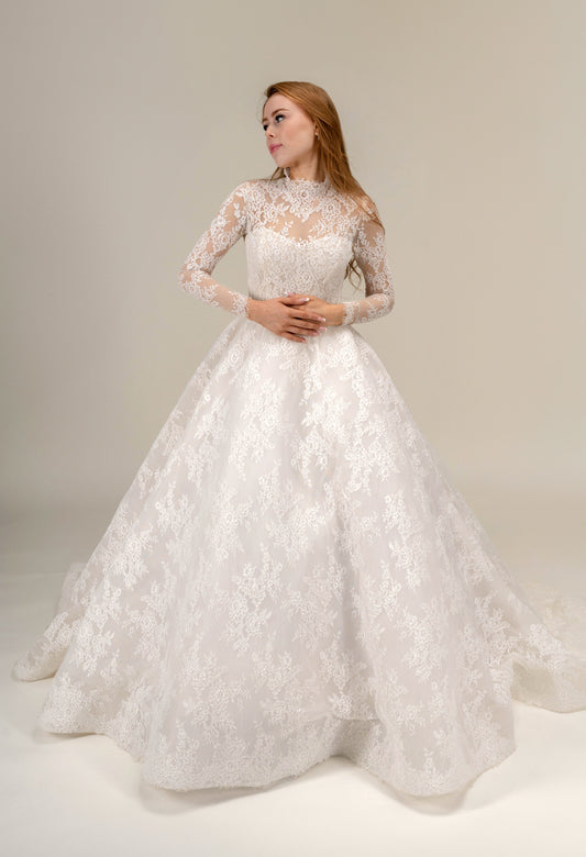 LOOK 7 Luxurious corded French lace bridal gown (Model WG2024-07)
