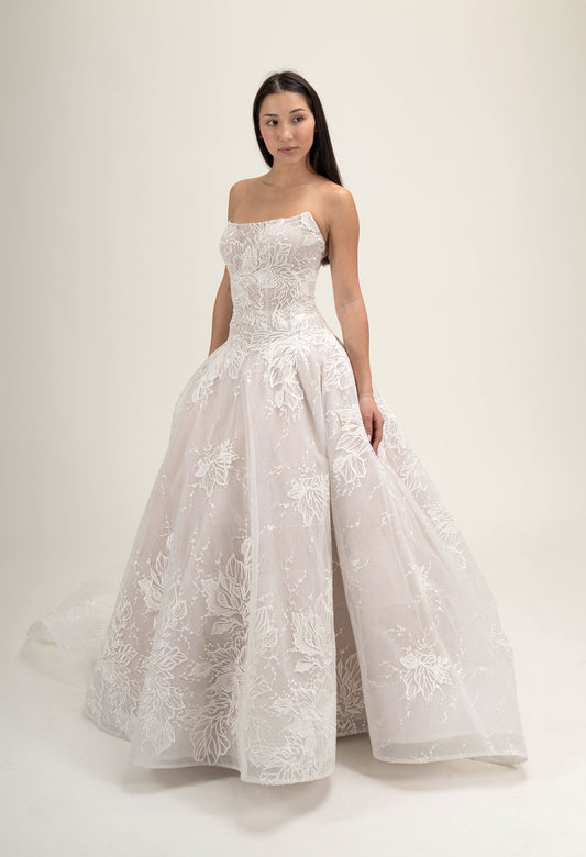 LOOK 18 Straight neckline bridal gown  (Model WG2024-18)