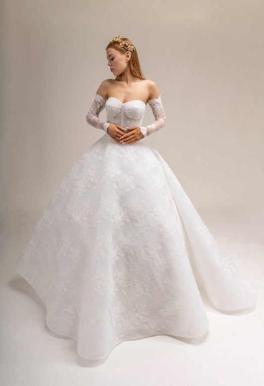 LOOK 13 Classic sweetheart neckline bridal gown (Model WG2024-13)