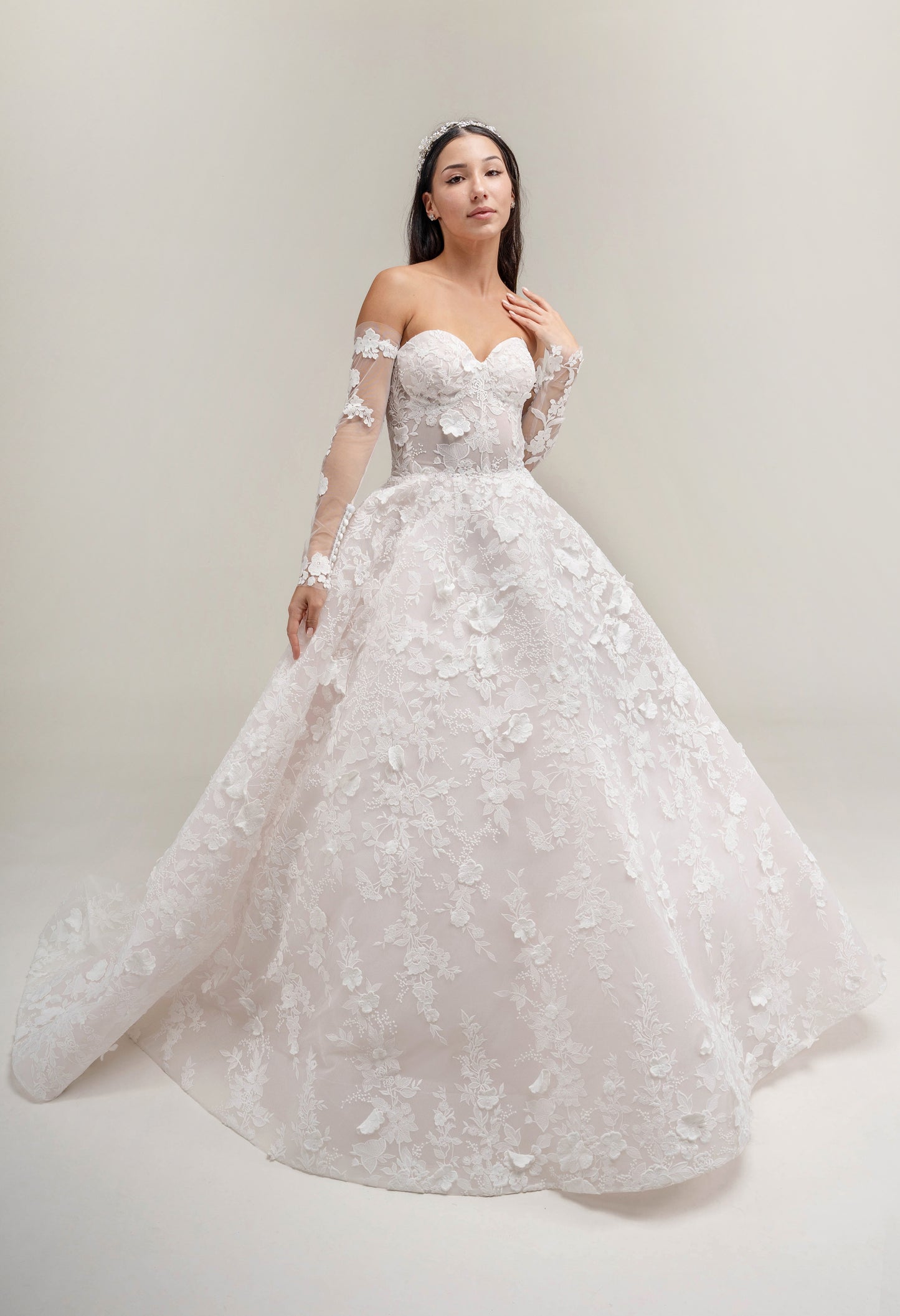 LOOK 21 Embroidery sweetheart bridal gown (Model WG2024-21)