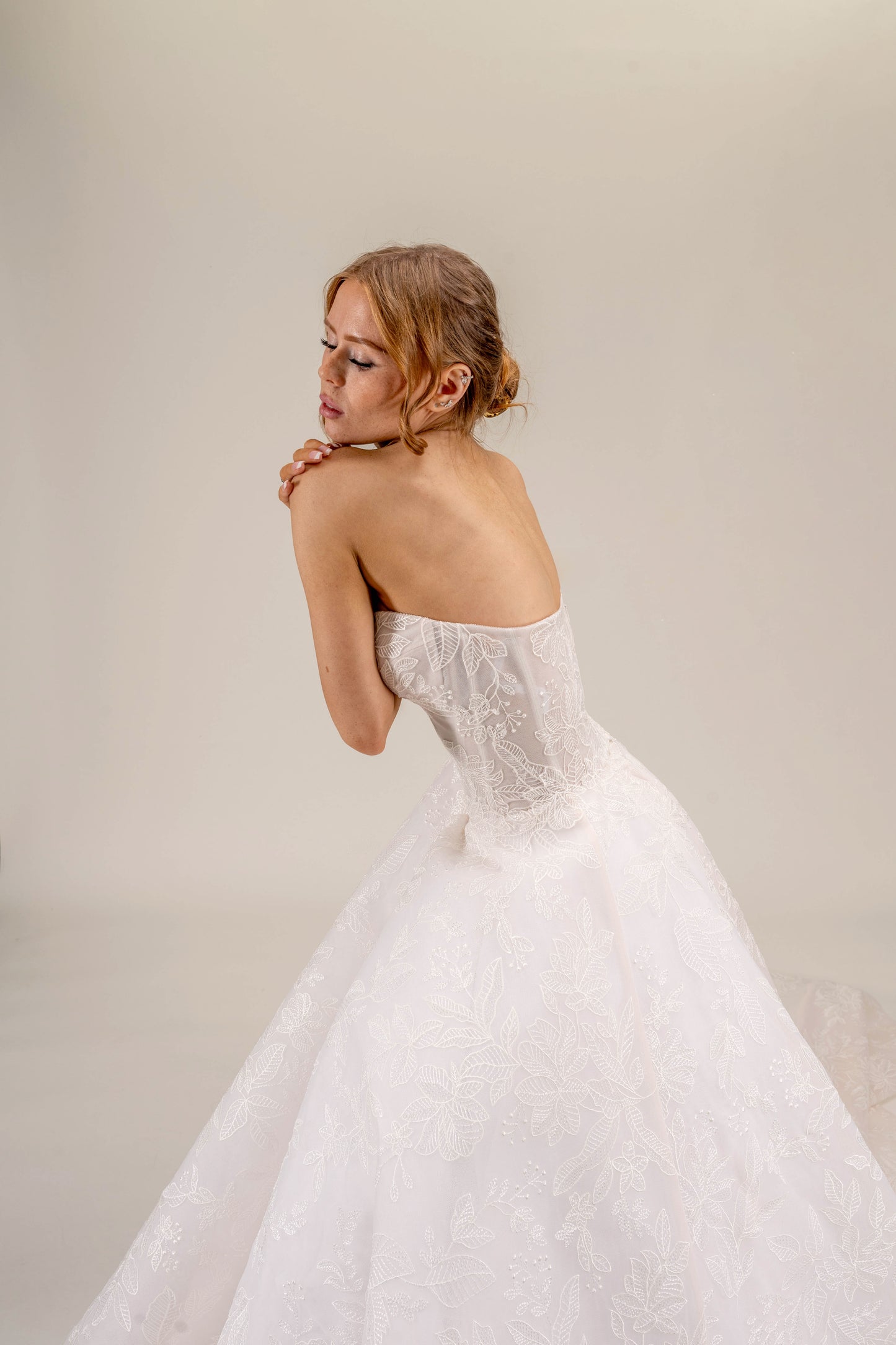 LOOK 17 Sweetheart neckline bridal gown (Model WG2024-17)