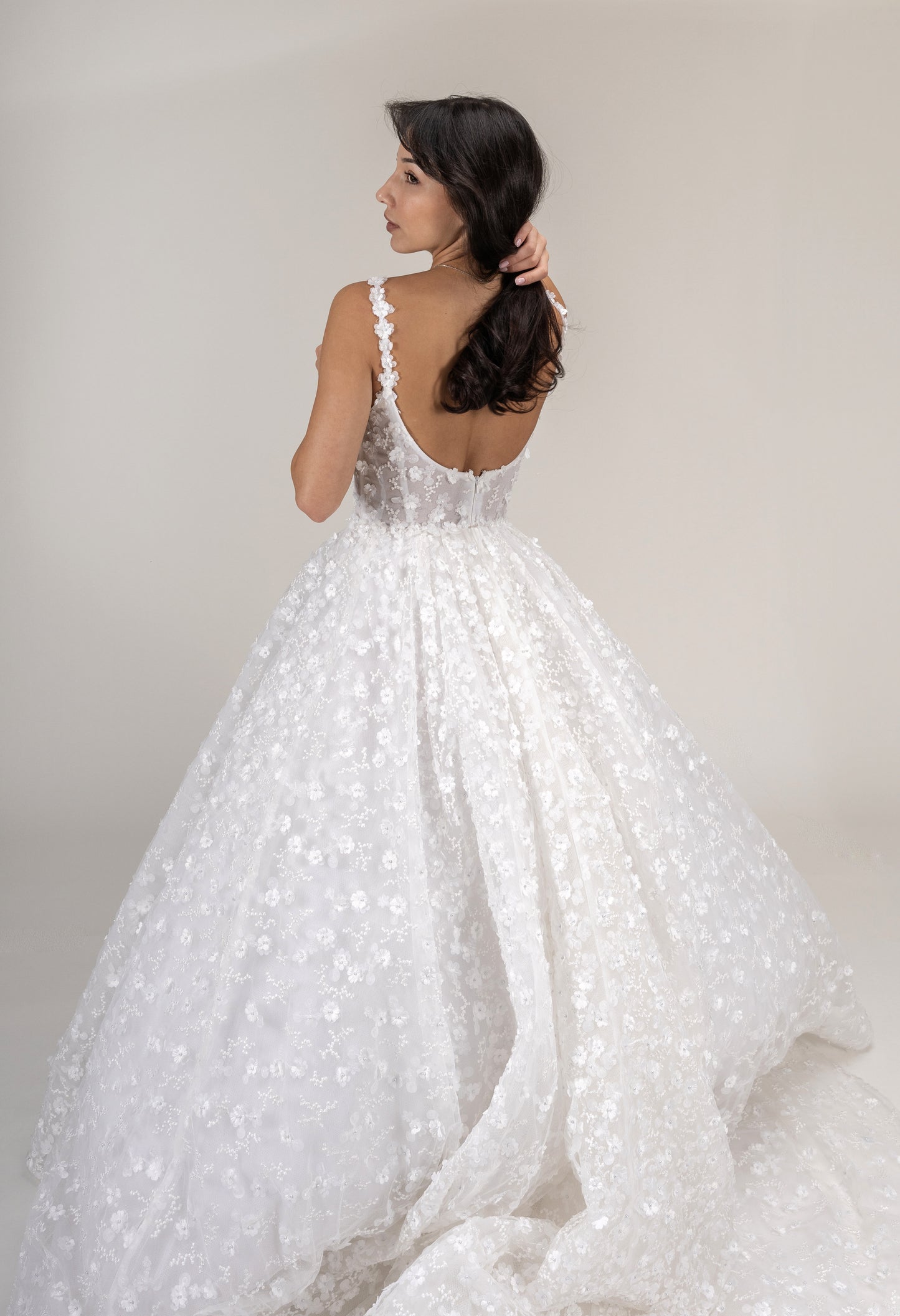LOOK 22 Classic sleeveless design bridal gown (Model WG2024-22)