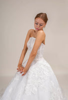 LOOK 25 Straight neckline embroidery  bridal gown (Model WG2024-25)