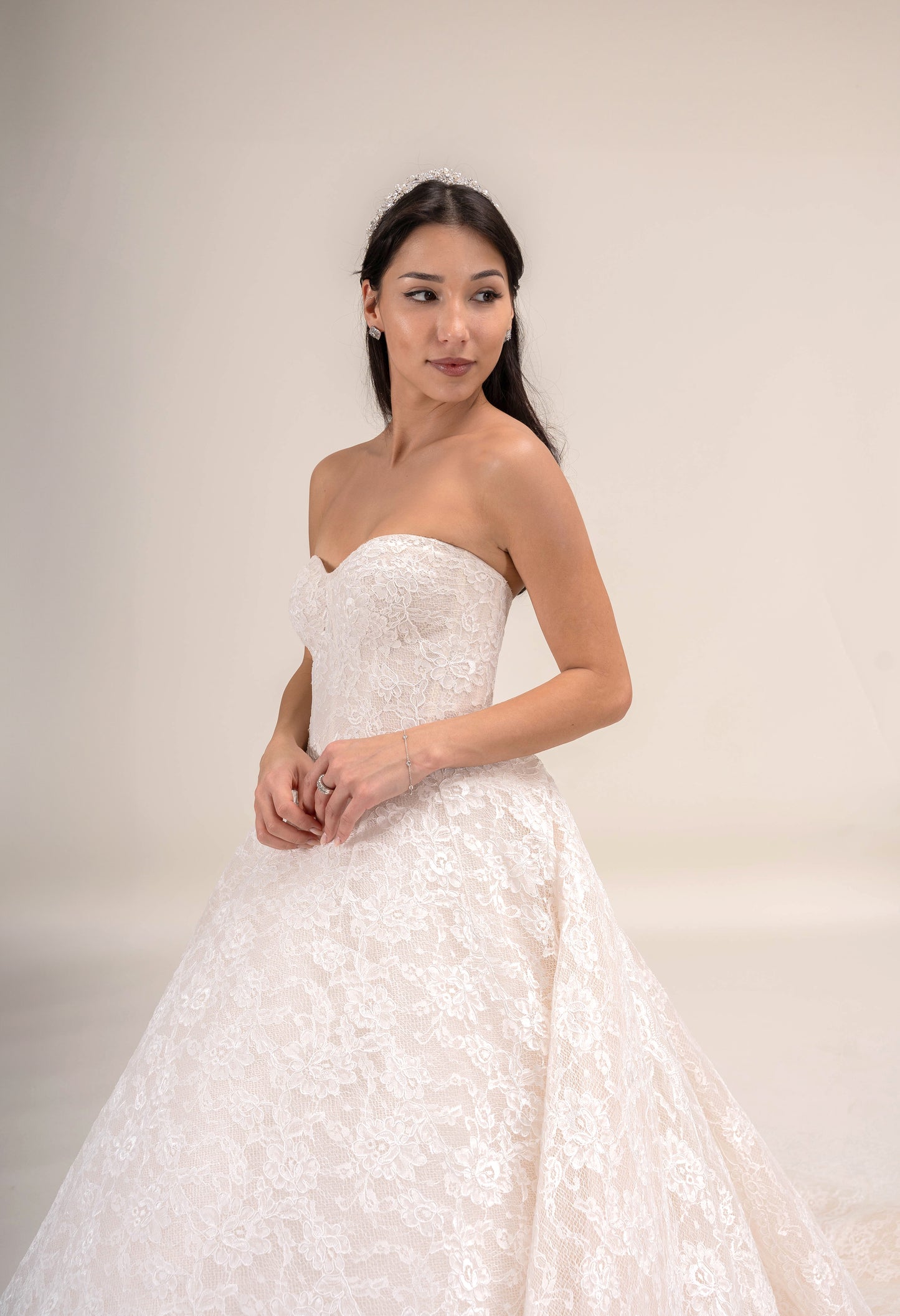 LOOK 1 Sweetheart bridal gown (Model WG2024-01)