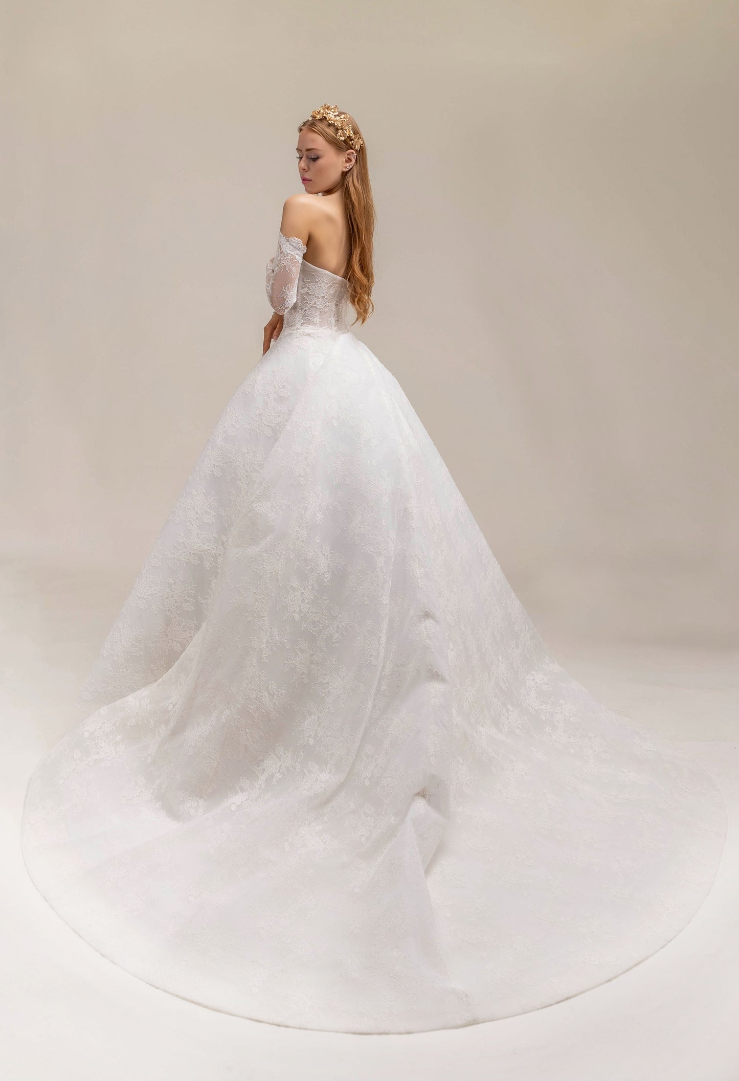 LOOK 13 Classic sweetheart neckline bridal gown (Model WG2024-13)