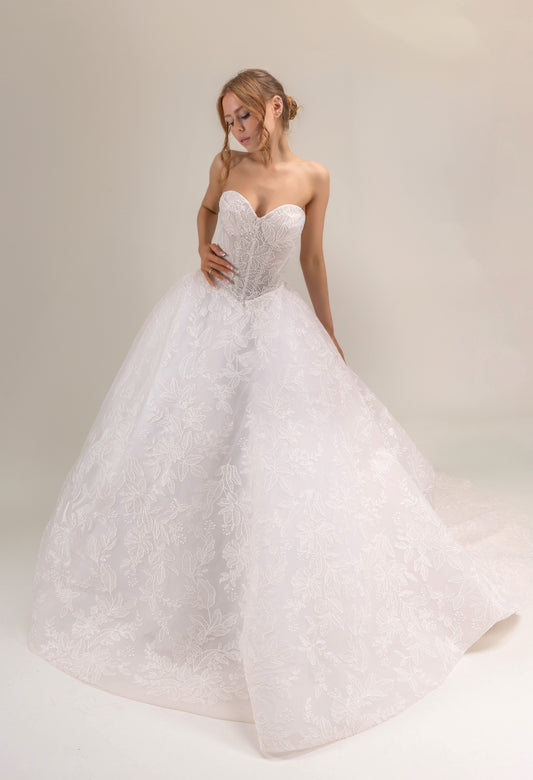 LOOK 17 Sweetheart neckline bridal gown (Model WG2024-17)