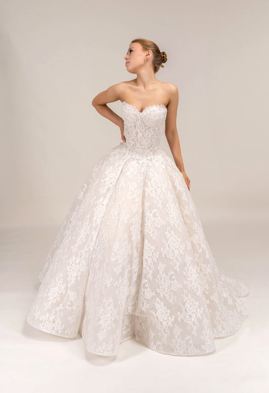 LOOK 24 Sweetheart neckline bridal gown (Model WG2024-24)