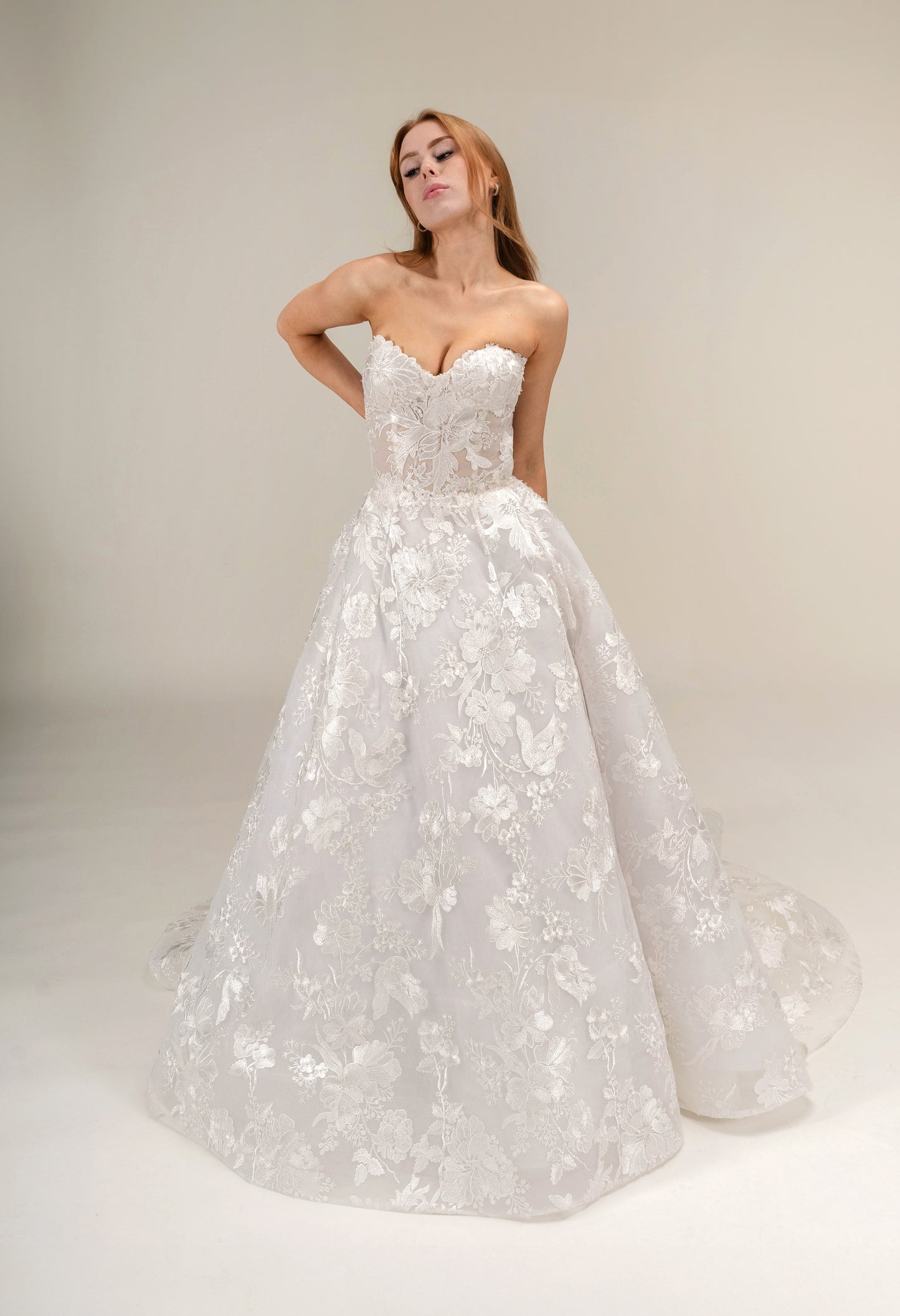 LOOK 20 Embroidery sweetheart bridal gown (Model WG2024-20)