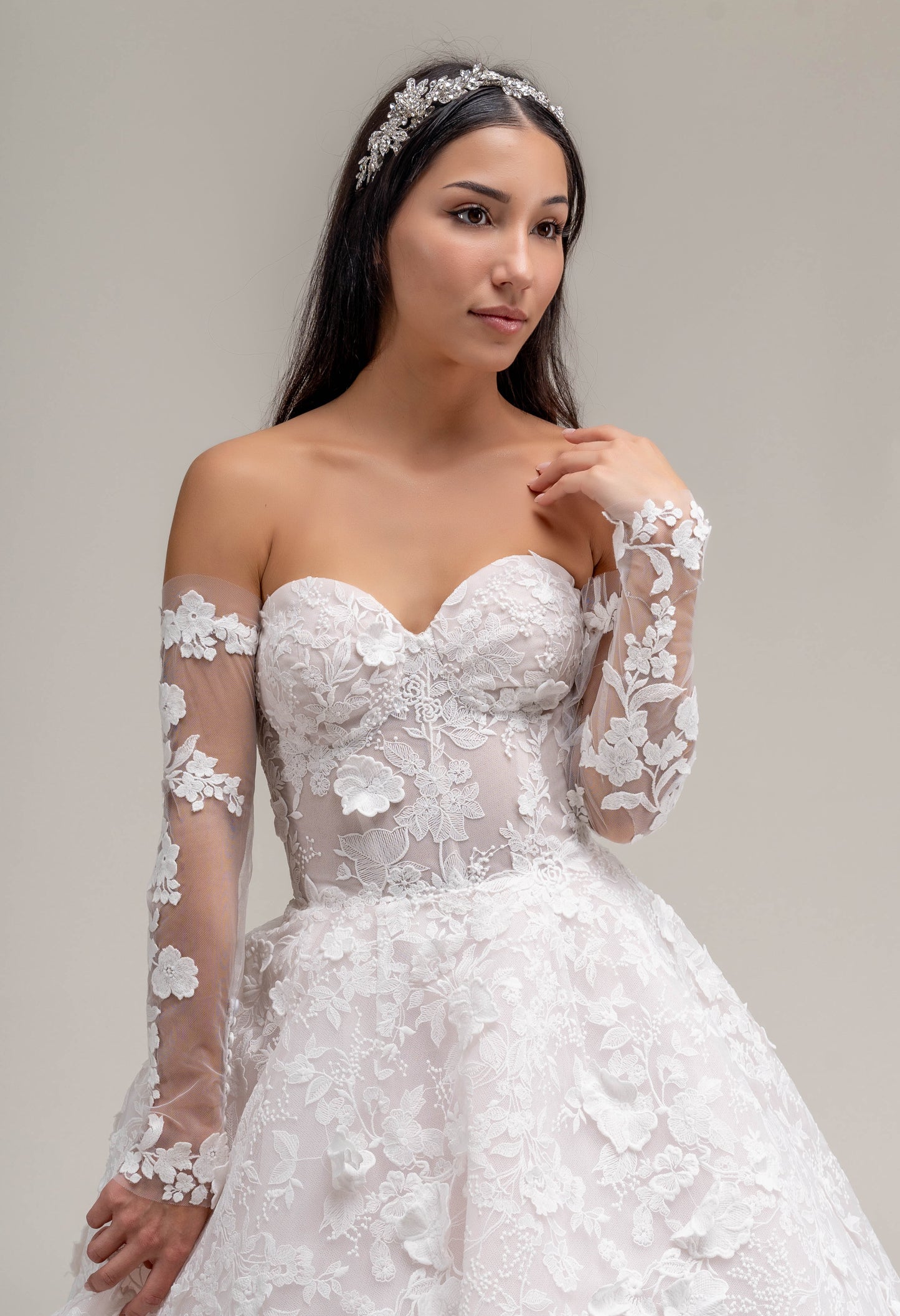 LOOK 21 Embroidery sweetheart bridal gown (Model WG2024-21)