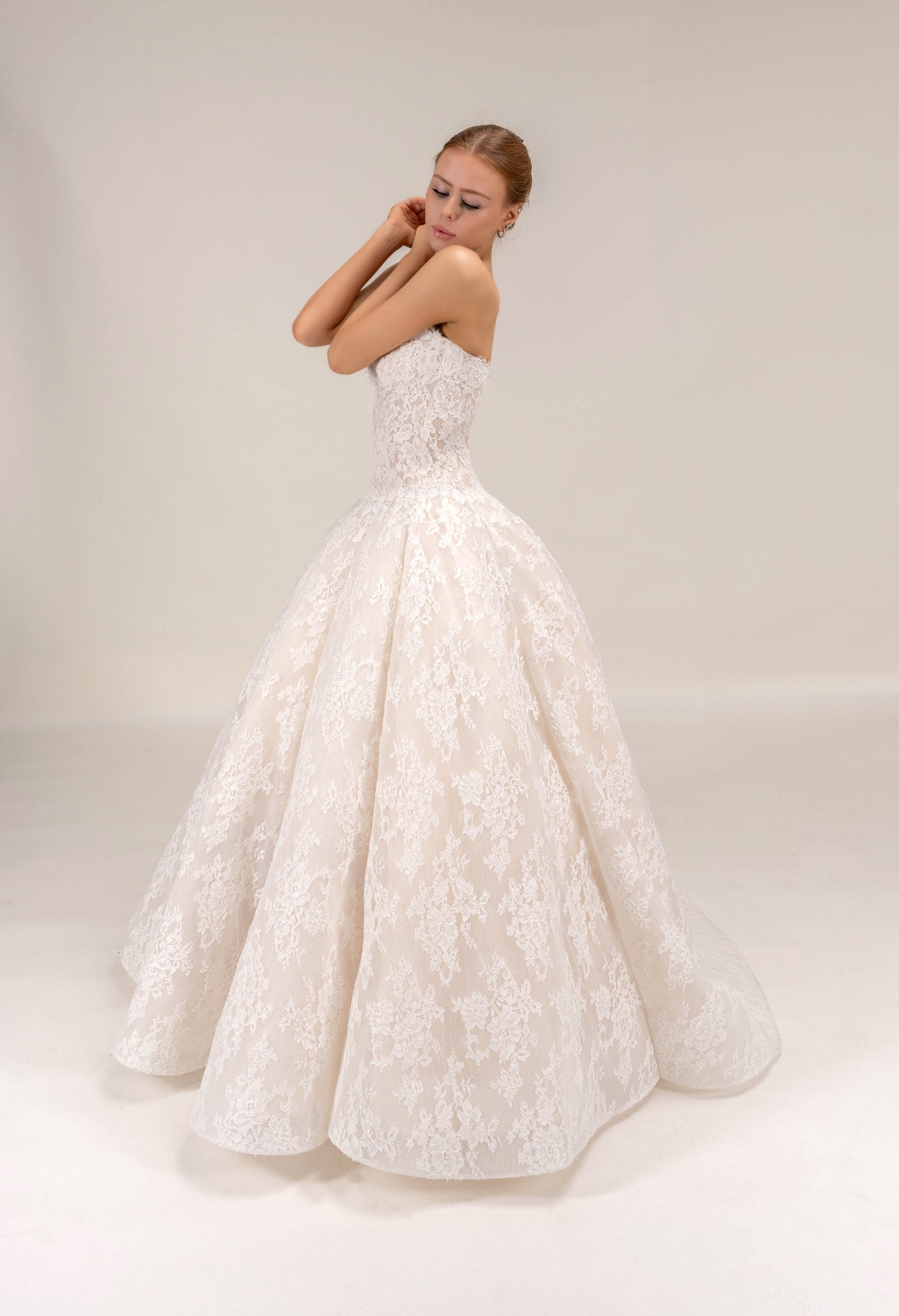 LOOK 24 Sweetheart neckline bridal gown (Model WG2024-24)