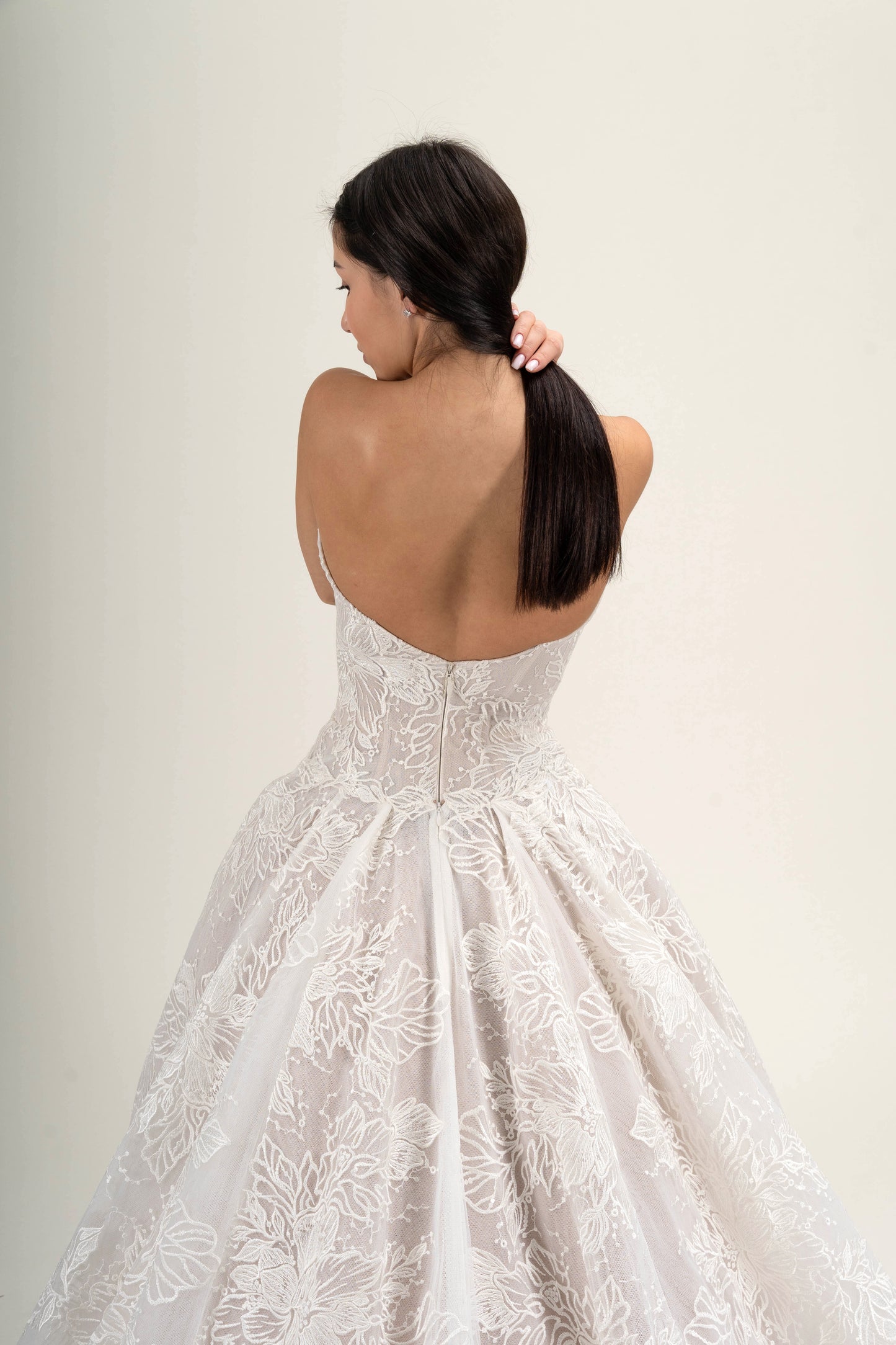 LOOK 18 Straight neckline bridal gown  (Model WG2024-18)